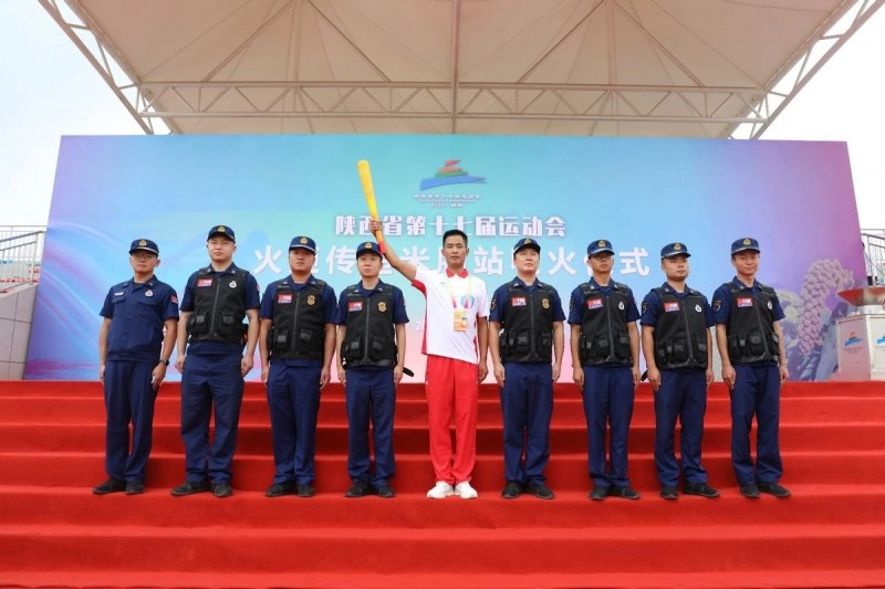 陕西榆林市消防救援支队霍英杰圆满完成陕西省第十七届运动会火炬传递任务(图1) 陕西榆林市消防救援支队霍英杰圆满完成陕西省第十七届运动会火炬传递任务(图1)