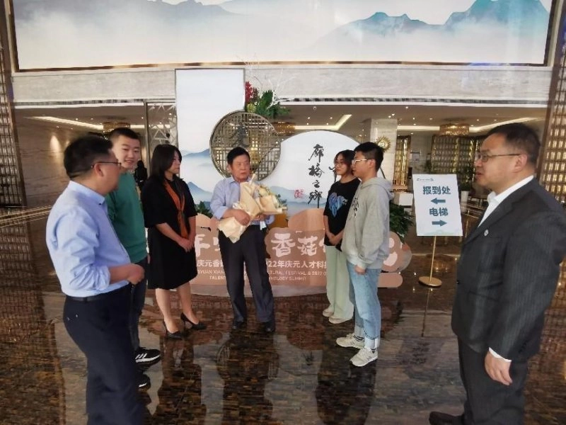 丽水学院“青春关怀”名师工作室组织师生拜访食药用菌界“元老”“新秀”(图2) 丽水学院“青春关怀”名师工作室组织师生拜访食药用菌界“元老”“新秀”(图2)