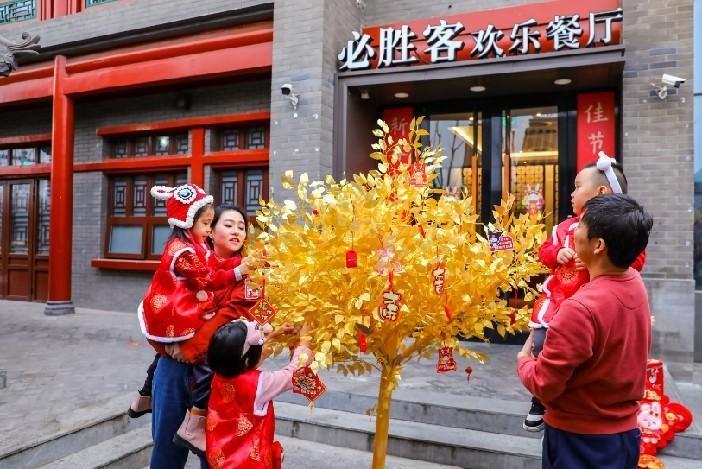 北京必胜客开启新春盛宴 中式风演绎怀旧中国年(图7)