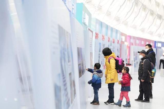 “辉煌冬奥”主题展览暨群众性冰雪运动嘉年华开幕(图8)