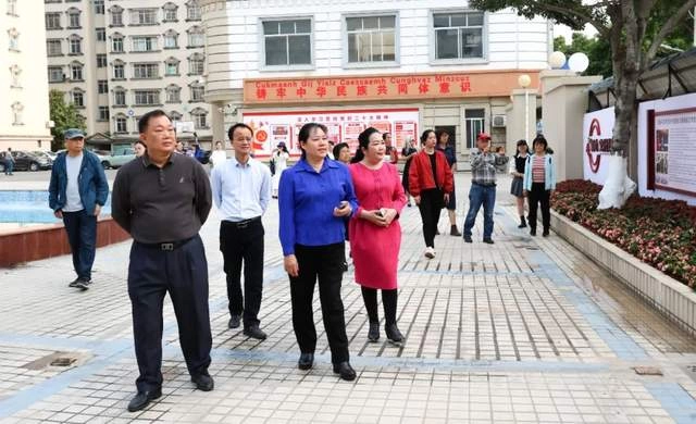 玉林市委统战部、广西三月三杂志社组织区内知名作家开展主题采风活动(图2)