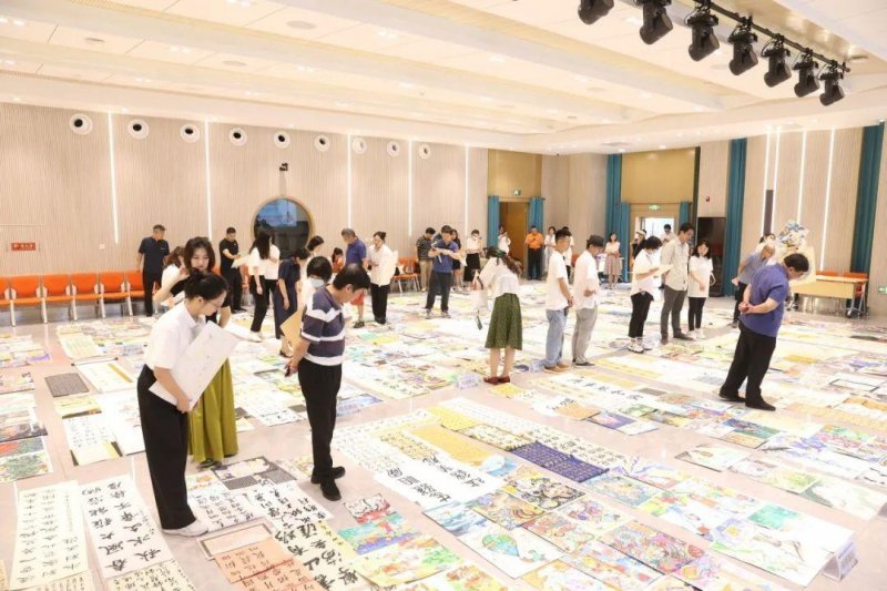 第二十七届全国中小学生绘画书法作品比赛专家评审会顺利召开(图8)