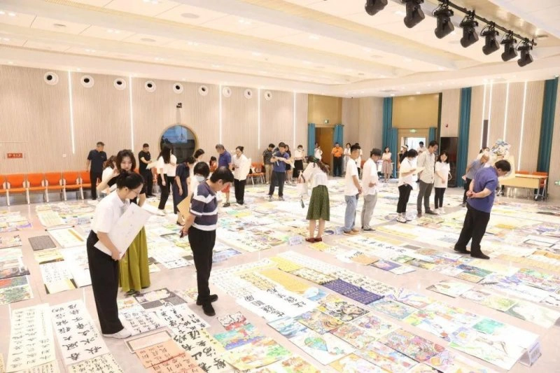 第二十七届全国中小学生绘画书法作品比赛专家评审会顺利召开(图8)