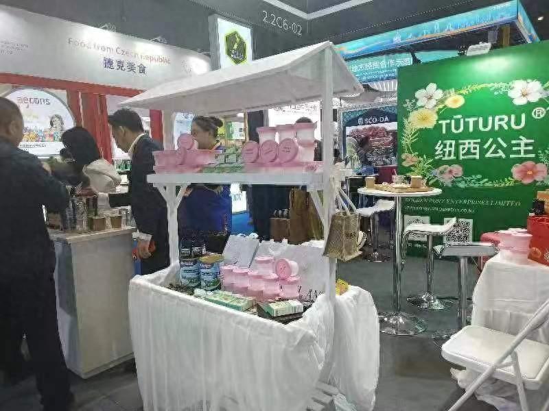 浙江数字内容研究院孵化项目柳兰酸奶成为进博集市销冠之王