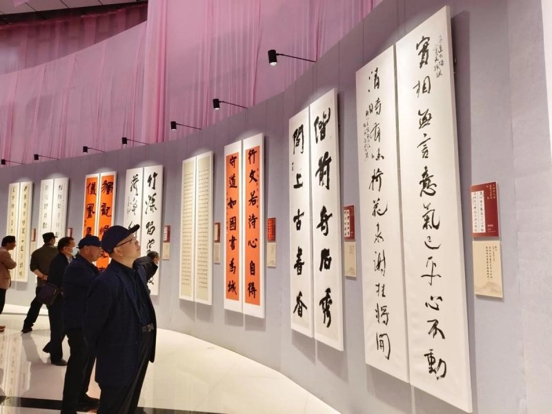 全国第九届楹联书法作品展(鹤壁巡展)开幕(图3) 全国第九届楹联书法作品展(鹤壁巡展)开幕(图3)