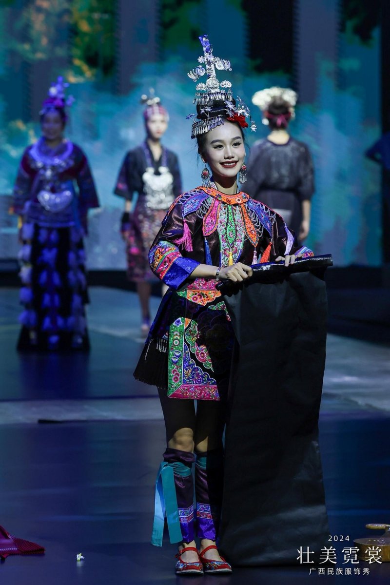 2024年“壮美霓裳”广西民族服饰秀在南宁举行(图3)