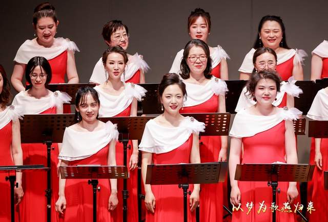  北京大学校友合唱团举行成立十五周年音乐会：弦歌雅乐传情意，一十五载燕归来(图2)