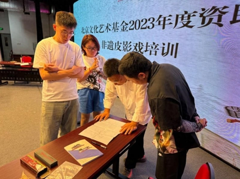 《非遗皮影戏培训》课程进行时：匠心雕琢，传承经典