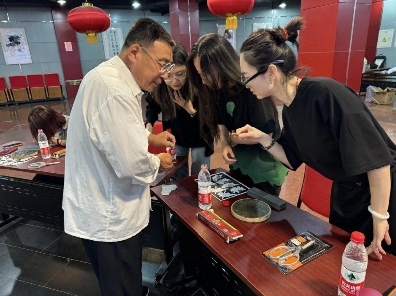 《非遗皮影戏培训》课程进行时：匠心雕琢，传承经典(图4)