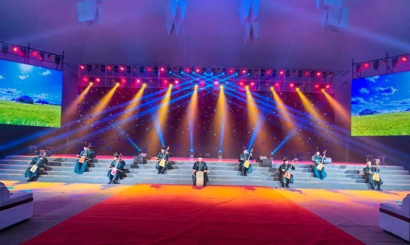 赏胡杨林观歌舞秀,金秋额济纳以文化演艺激活文旅新生态(图5) 赏胡杨林观歌舞秀,金秋额济纳以文化演艺激活文旅新生态(图5)