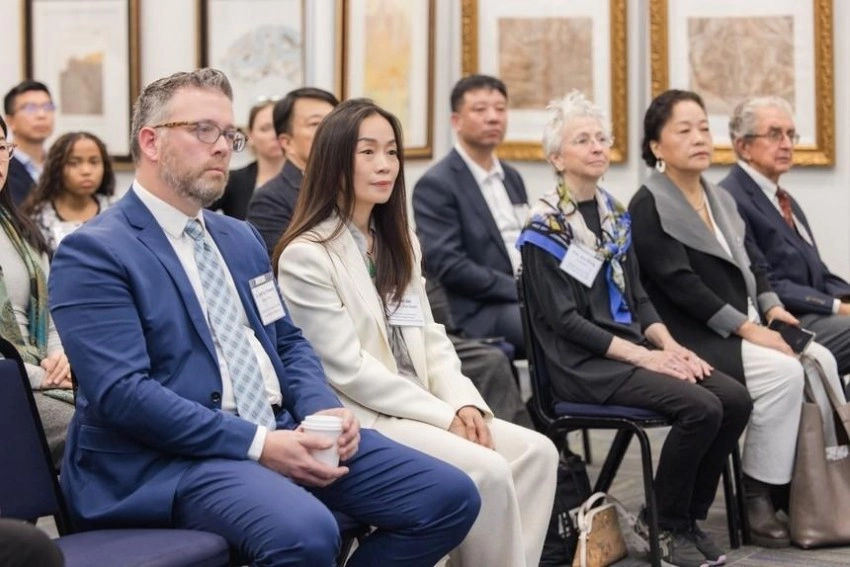 2024“艺术与生命”国际艺术邀请展  暨第十届“生命艺术现象学”学术论坛在美国圣彼得大学举行(图4) 2024“艺术与生命”国际艺术邀请展暨第十届“生命艺术现象学”学术论坛在美国圣彼得大学举行(图4)