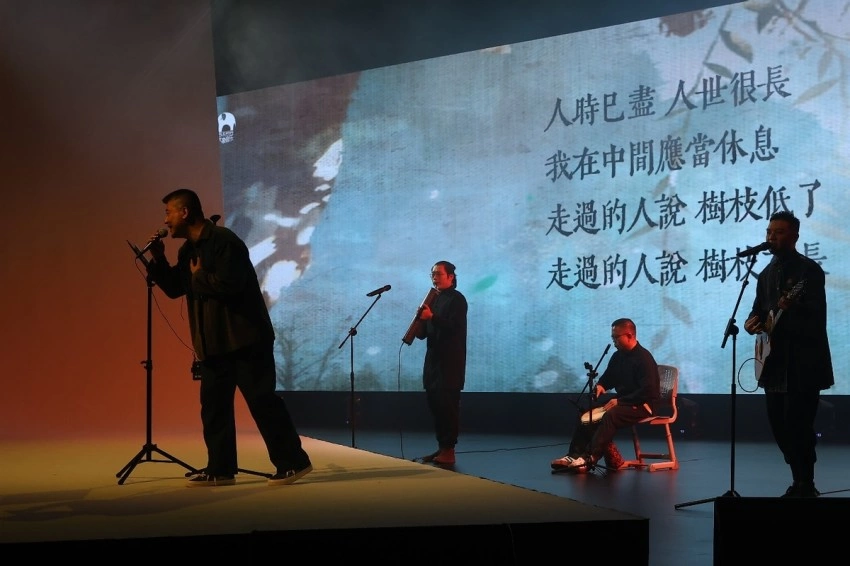 打开新界面：课本里的诗镜像——第四届黄埔诗歌音乐会举行(图2)