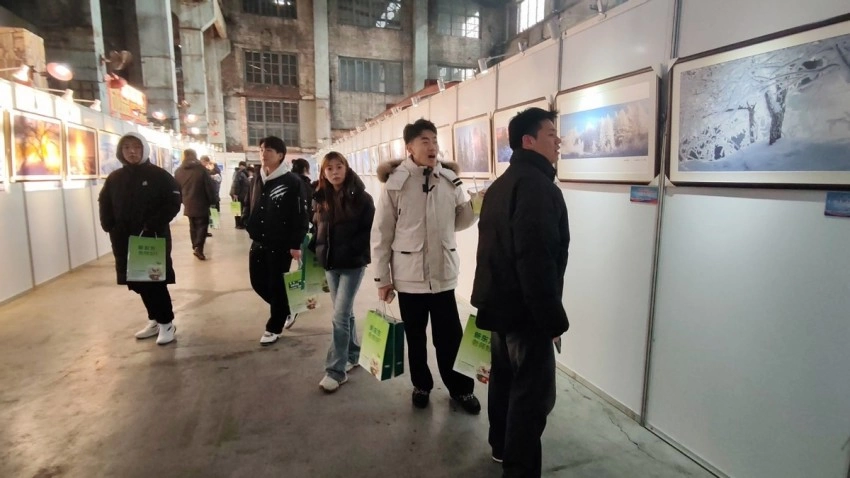 “大美伊春·魅力丰林”冬季风光摄影作品展（大连站）拉开帷幕(图2)