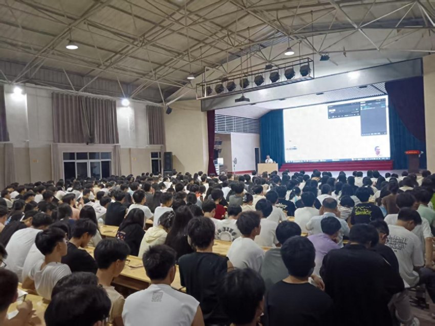 湖北黄冈：“一词二赋”解读苏东坡专题讲座进校园