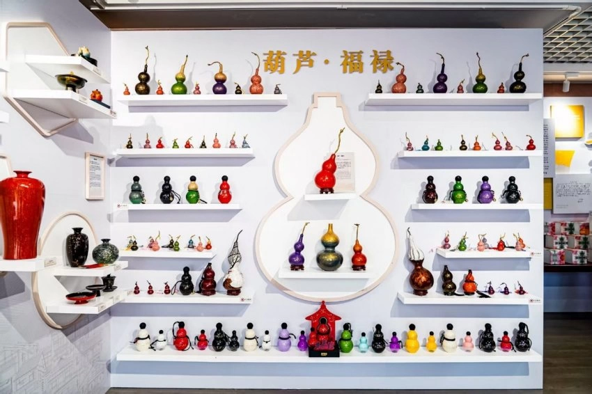 重庆城口“忘我”漆艺作品展在京启幕,百余件残疾人非遗作品亮相故宫博物院(图4) 重庆城口“忘我”漆艺作品展在京启幕,百余件残疾人非遗作品亮相故宫博物院(图4)