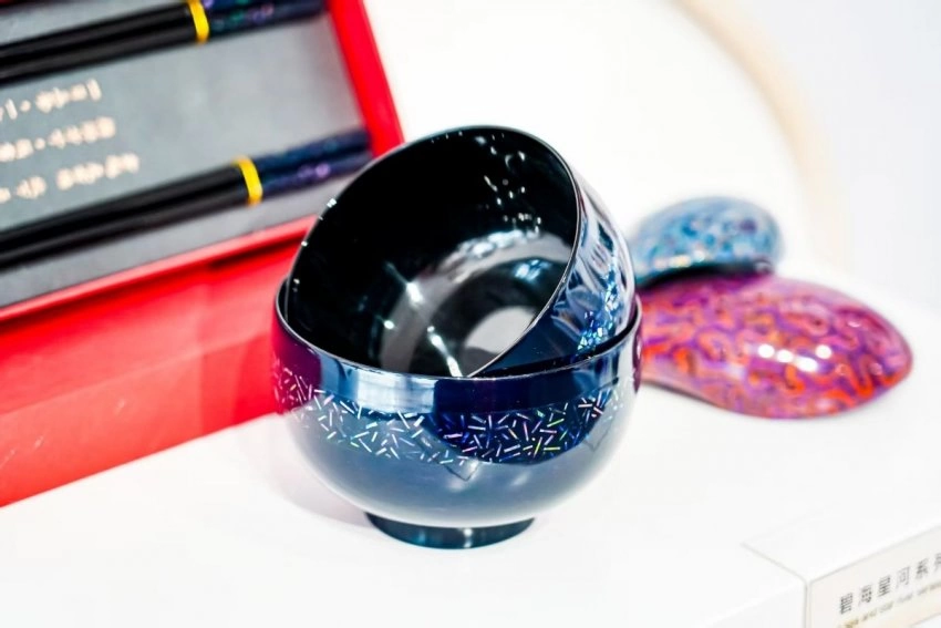 重庆城口“忘我”漆艺作品展在京启幕,百余件残疾人非遗作品亮相故宫博物院(图9) 重庆城口“忘我”漆艺作品展在京启幕,百余件残疾人非遗作品亮相故宫博物院(图9)