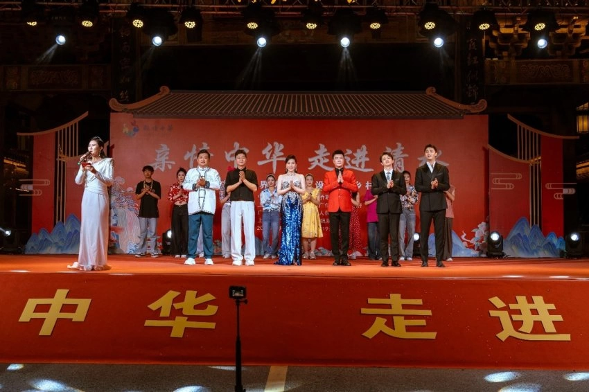 展示文化艺术魅力,助力老区乡村振兴——“亲情中华”演出走进江西赣州和上饶(图4) 展示文化艺术魅力,助力老区乡村振兴——“亲情中华”演出走进江西赣州和上饶(图4)