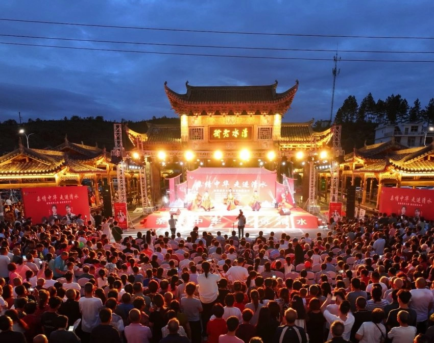 展示文化艺术魅力,助力老区乡村振兴——“亲情中华”演出走进江西赣州和上饶(图5) 展示文化艺术魅力,助力老区乡村振兴——“亲情中华”演出走进江西赣州和上饶(图5)