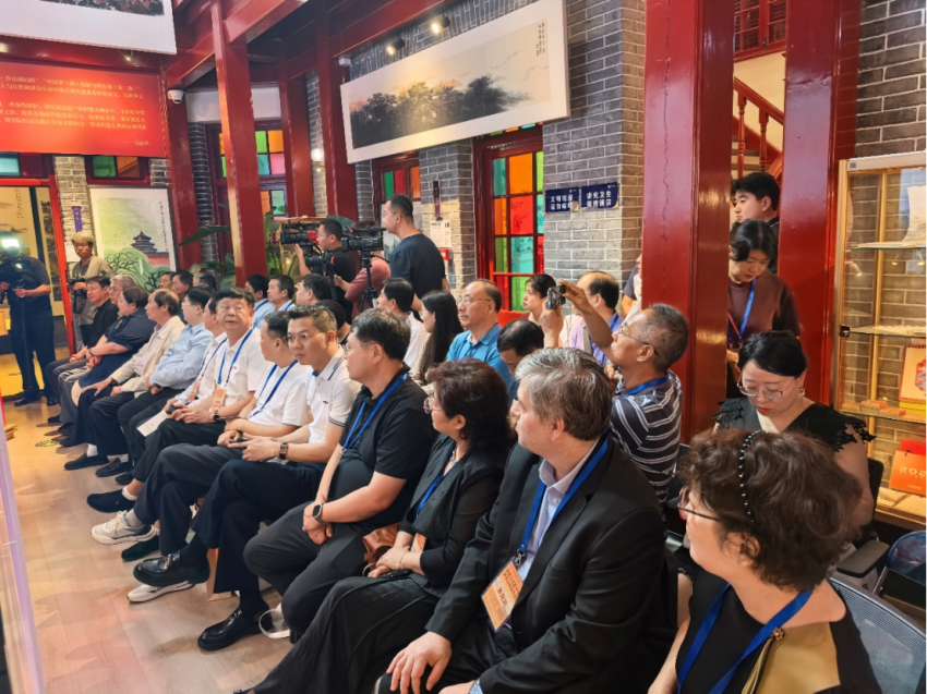 “庆祝北京中轴线申遗成功一周年·杨留义北京中轴线城市山水画展”在京开幕