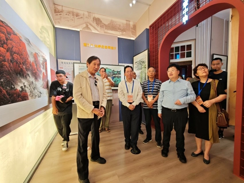 “庆祝北京中轴线申遗成功一周年·杨留义北京中轴线城市山水画展”在京开幕(图7)