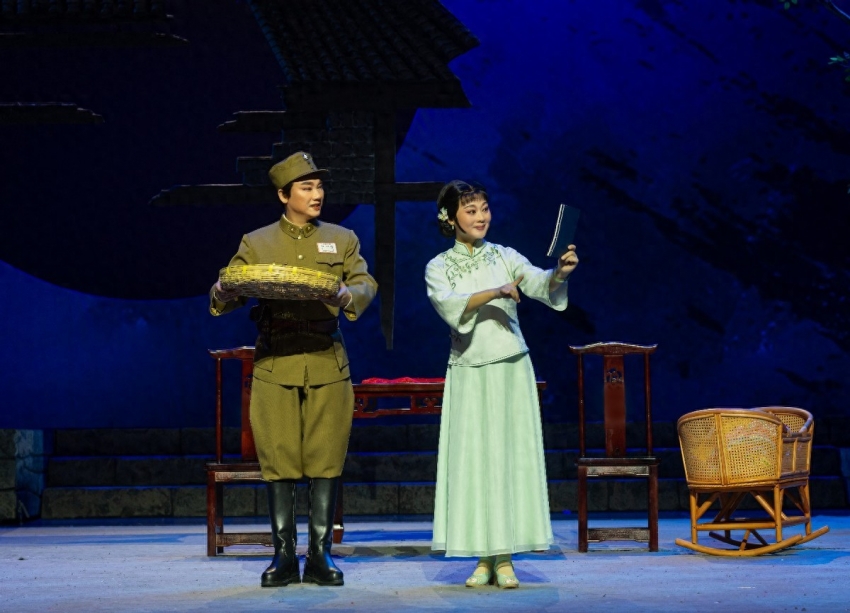 以乡音传薪火 以巡演砺初心——淮剧《燃尽硝烟》东台首演 拉开盐阜抗战斗
