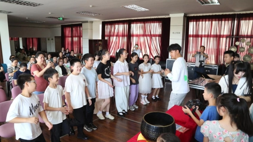 艺术之光照亮童心，文化自信铸就未来——青岛市歌舞剧院首届高雅艺术走近青少年展演季成功举办(图3)