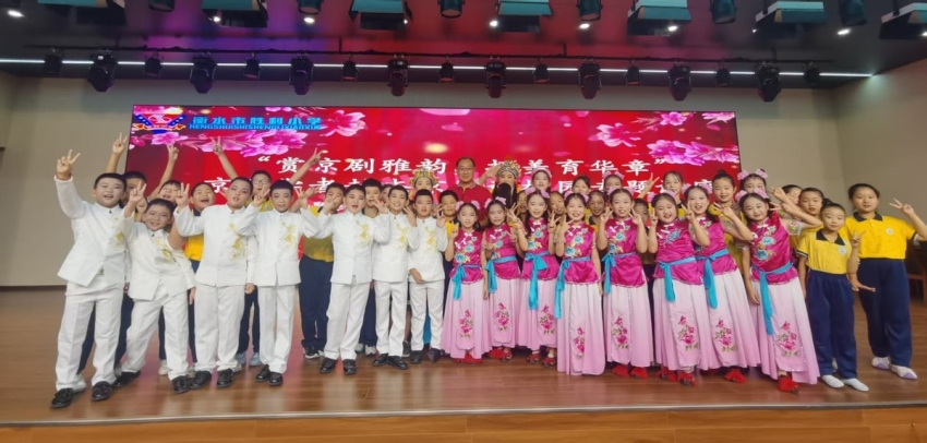 封杰“进校园”传播京剧文化(图2)