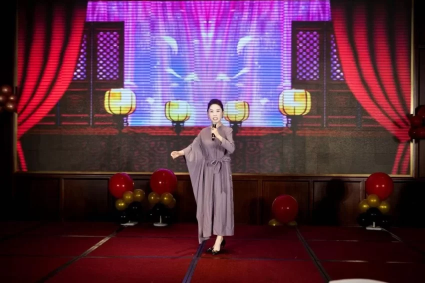 庆国庆 迎仲秋“香玉剧社”率梨园群星共同举办尊师助老茶话会(图6) 庆国庆 迎仲秋“香玉剧社”率梨园群星共同举办尊师助老茶话会(图6)