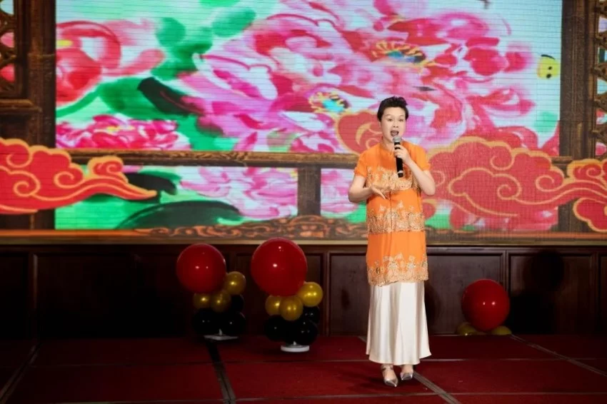 庆国庆 迎仲秋“香玉剧社”率梨园群星共同举办尊师助老茶话会(图13) 庆国庆 迎仲秋“香玉剧社”率梨园群星共同举办尊师助老茶话会(图13)