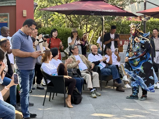 人类命运共同体国际智库论坛嘉宾开启北京中轴线文化体验之旅(图7)