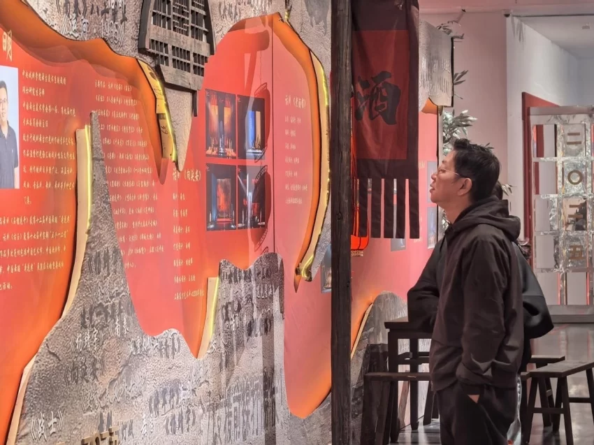 纪念抗战胜利八十周年舞台美术作品展(西安站)在西安浐灞丝路国际文化艺术中心开幕(图2) 纪念抗战胜利八十周年舞台美术作品展(西安站)在西安浐灞丝路国际文化艺术中心开幕(图3)