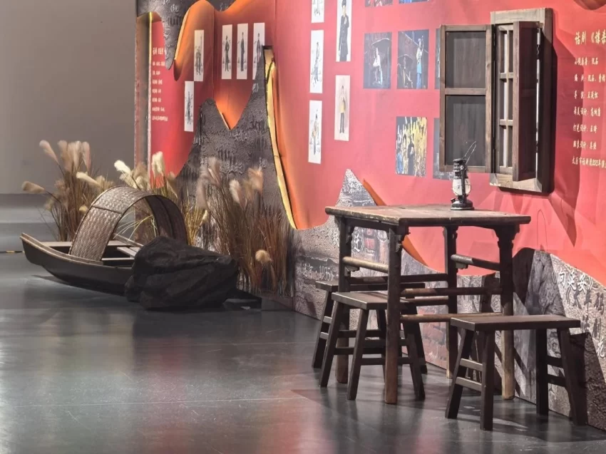 纪念抗战胜利八十周年舞台美术作品展(西安站)在西安浐灞丝路国际文化艺术中心开幕(图4) 纪念抗战胜利八十周年舞台美术作品展(西安站)在西安浐灞丝路国际文化艺术中心开幕(图5)