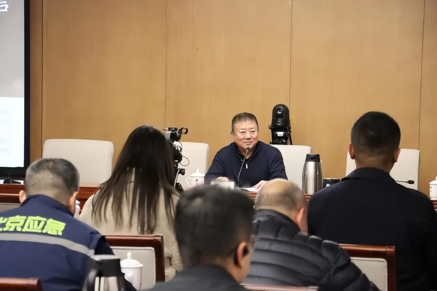 刘一达解读“北京文化与京味儿语言”——首都图书馆XIN空间阅读推广活动走进北京市应急局(图2) 刘一达解读“北京文化与京味儿语言”(图2)