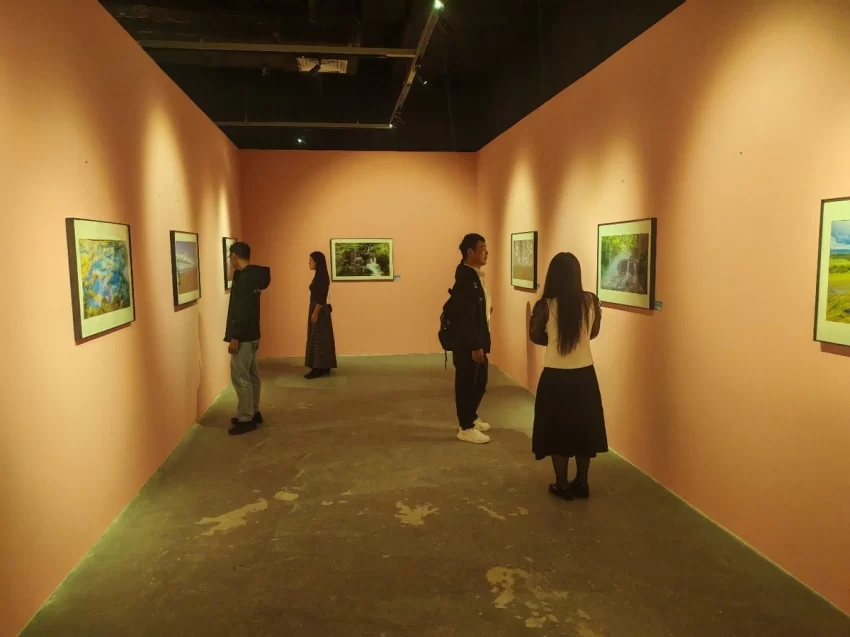 “大美伊春·魅力丰林”四季风光摄影作品展登陆深圳(图2) “大美伊春·魅力丰林”四季风光摄影作品展登陆深圳(图2)