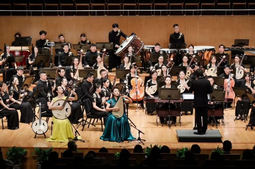 共建“丝路IP” 大型民族管弦乐《丝路之声》上海站圆满落幕(图2) 共建“丝路IP” 大型民族管弦乐《丝路之声》上海站圆满落幕(图2)