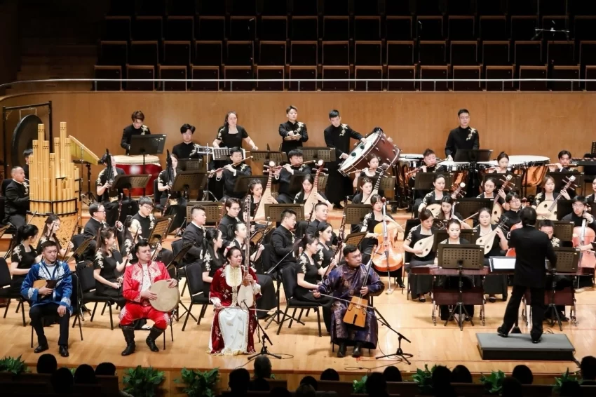 共建“丝路IP” 大型民族管弦乐《丝路之声》上海站圆满落幕(图3) 共建“丝路IP” 大型民族管弦乐《丝路之声》上海站圆满落幕(图3)