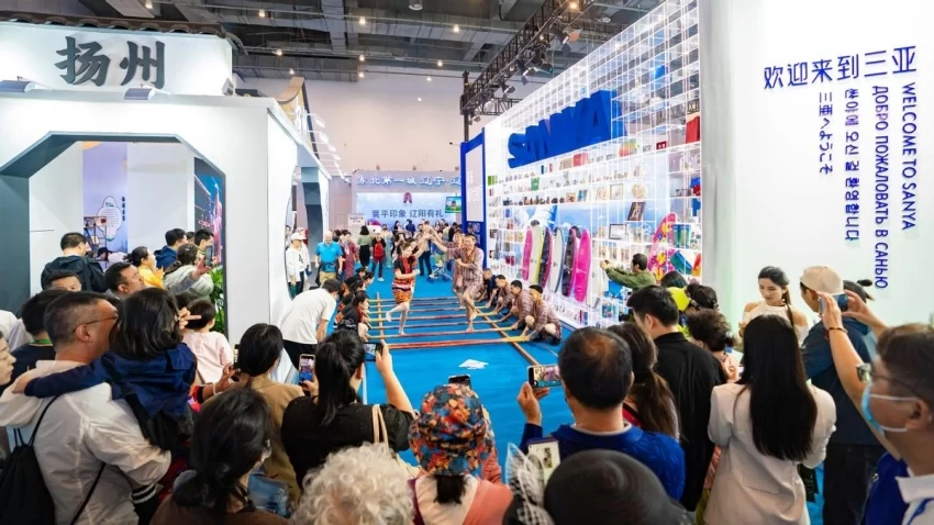 潮起自贸港 文化绘未来——2025第十届三亚国际文博会将于12月26日盛大启幕(图2) 潮起自贸港 文化绘未来——2025第十届三亚国际文博会将于12月26日盛大启幕(图2)