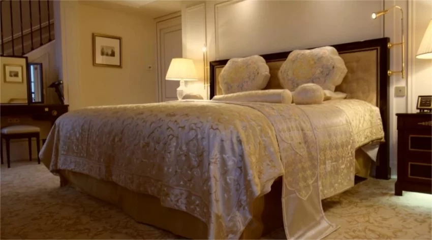 东方风韵舞动巴黎——高平潞绸二度闪耀巴黎名媛舞会(图3)