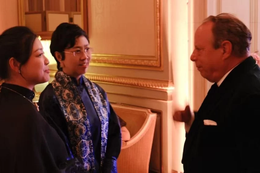 东方风韵舞动巴黎——高平潞绸二度闪耀巴黎名媛舞会(图4)