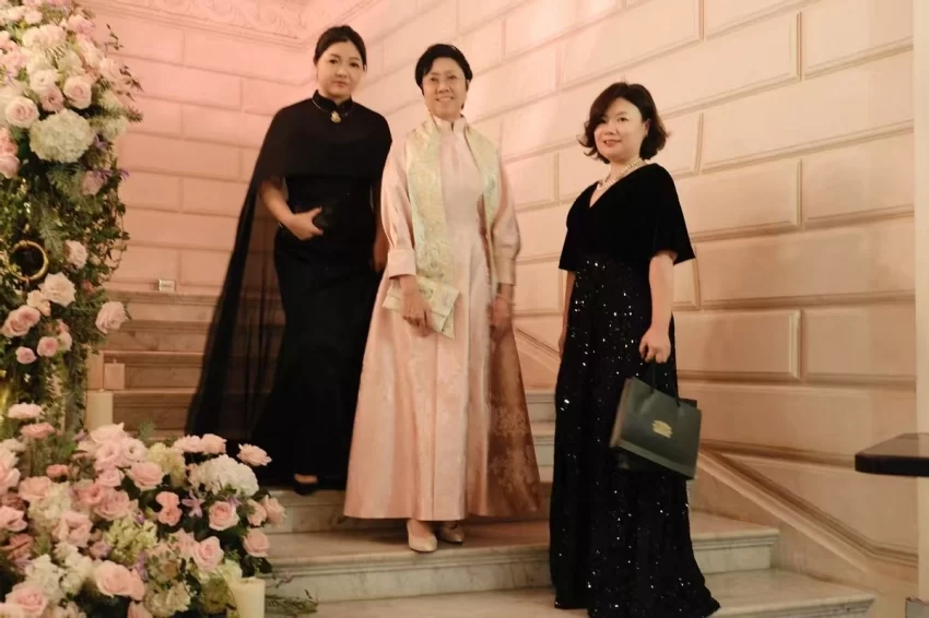 东方风韵舞动巴黎——高平潞绸二度闪耀巴黎名媛舞会(图5)