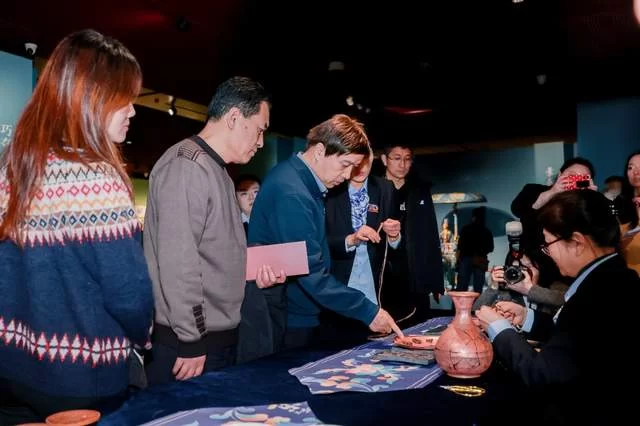  “景泰流芳 蓝韵新生” 景泰蓝传承与创新艺术展在国家大剧院开幕(图16)