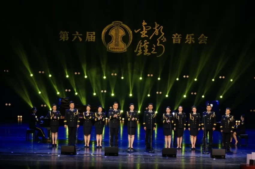 歌声润心,铁韵传情——第六届“金钟之声”音乐会圆满落幕(图8) 歌声润心,铁韵传情——第六届“金钟之声”音乐会圆满落幕(图8)