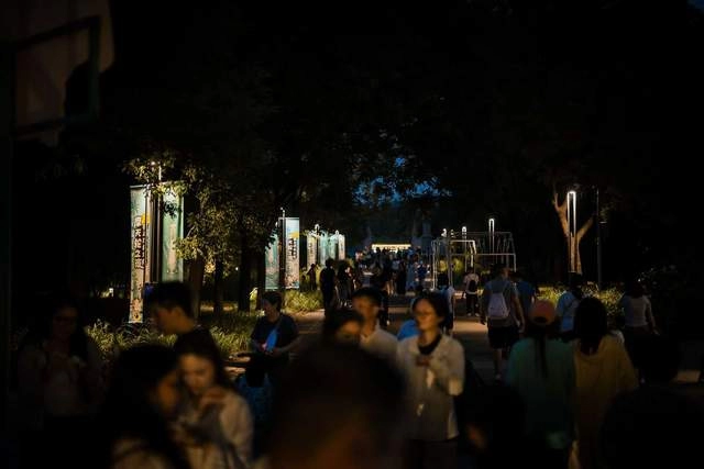 夏日再启航,龙潭中湖公园“摩天轮之夜”焕新归来(图3) 夏日再启航,龙潭中湖公园“摩天轮之夜”焕新归来(图3)