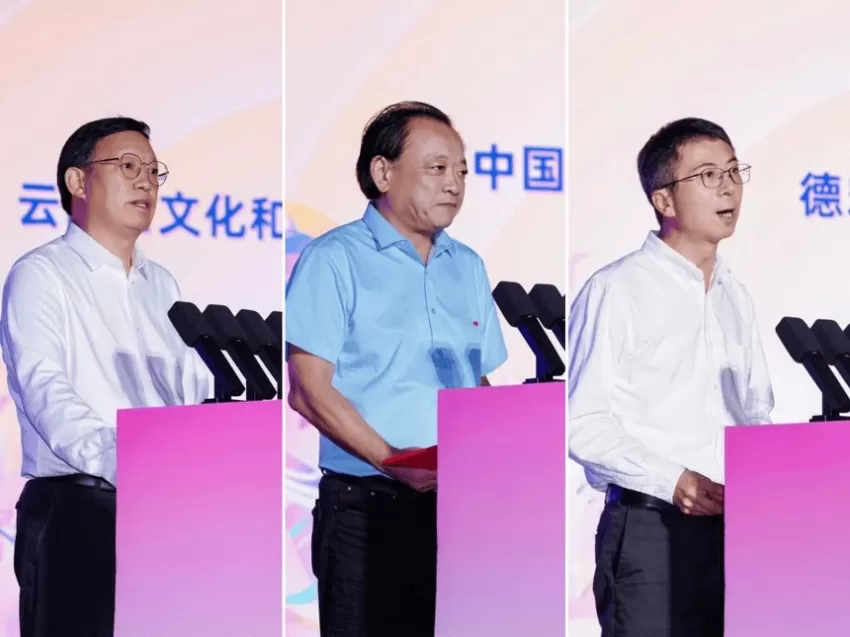 山海为证 情定梁河|2026“旅行婚礼首选目的地·情定云南”启动仪式暨德宏州主场推介活动在梁河启幕(图3) 山海为证 情定梁河|2026“旅行婚礼首选目的地·情定云南”启动仪式暨德宏州主场推介活动在梁河启幕(图3)