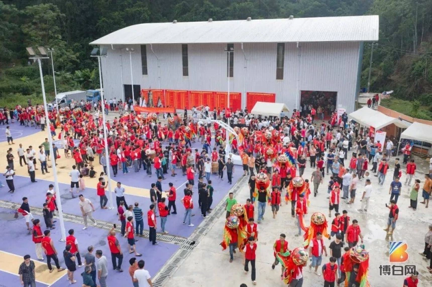 开局即无敌!汇聚68万善款、新科北大博士等199人获奖!首届博白须无奖学大会成功举办(图8) 开局即无敌!汇聚68万善款、新科北大博士等199人获奖!首届博白须无奖学大会成功举办(图8)