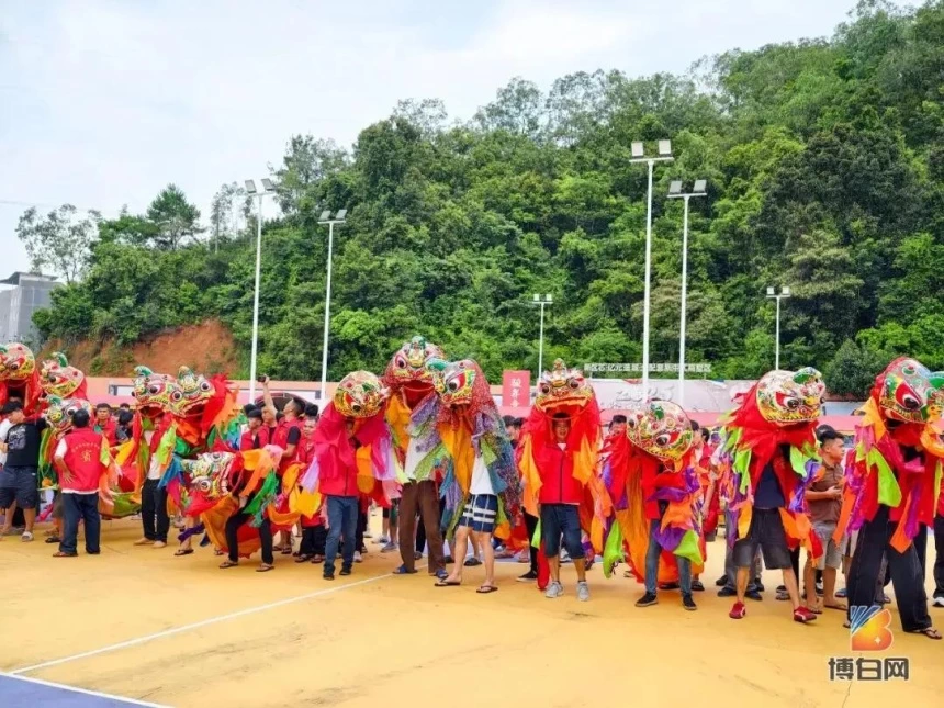 开局即无敌!汇聚68万善款、新科北大博士等199人获奖!首届博白须无奖学大会成功举办(图9) 开局即无敌!汇聚68万善款、新科北大博士等199人获奖!首届博白须无奖学大会成功举办(图9)