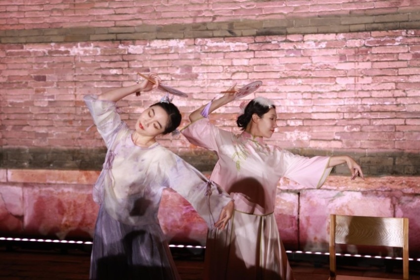 古寺搭台，居民演身边人、说身边事——原创沉浸式戏剧《家在回天》引共鸣(图11)