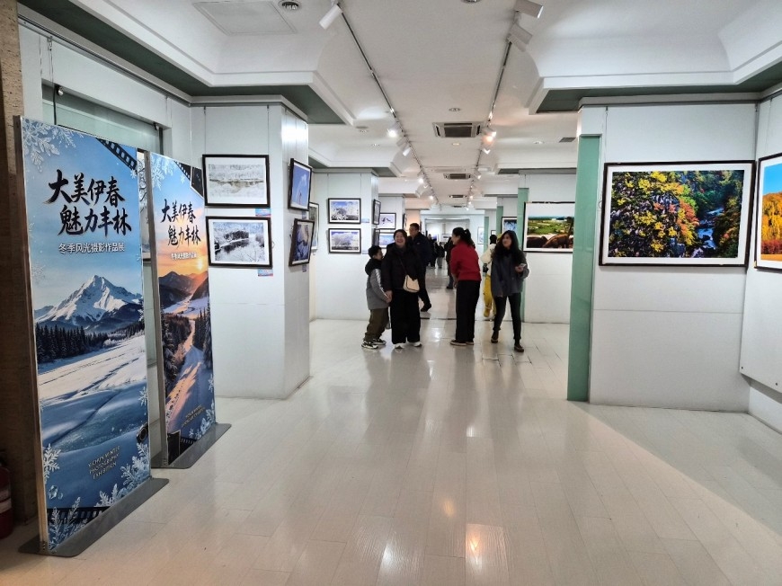 “大美伊春·魅力丰林”冬季风光摄影展哈尔滨站启幕(图2) “大美伊春·魅力丰林”冬季风光摄影展哈尔滨站启幕(图2)