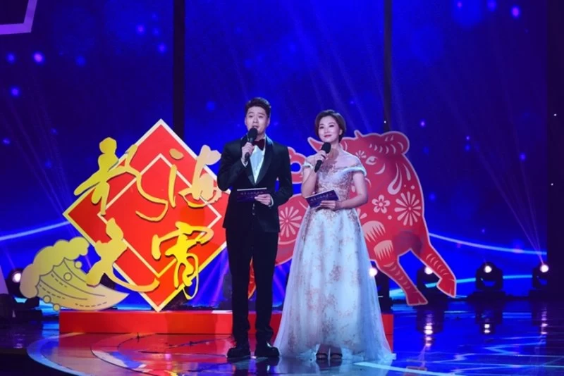 “唱支山歌给党听”——2021广西文艺界喜迎建党100周年"歌海元宵"特别节目录制完成(图1) “唱支山歌给党听”——2021广西文艺界喜迎建党100周年"歌海元宵"特别节目录制完成(图1)