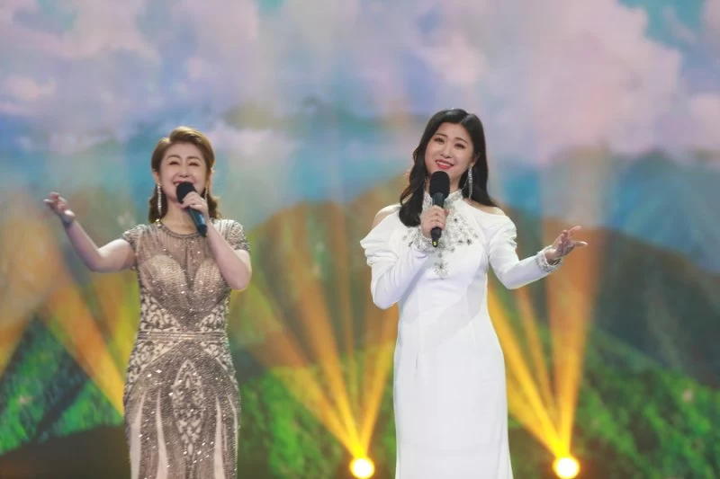 “唱支山歌给党听”——2021广西文艺界喜迎建党100周年"歌海元宵"特别节目录制完成(图4) “唱支山歌给党听”——2021广西文艺界喜迎建党100周年"歌海元宵"特别节目录制完成(图4)